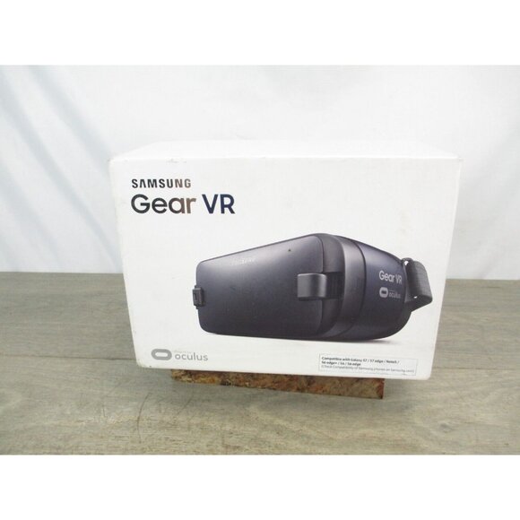 Samsung Gear VR Virtual Reality Headset - SM-R323NBKAXAR NEW SEALED - Picture 1 of 9